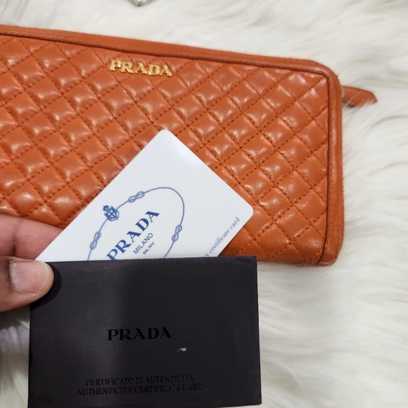 🔹️PRADA🔹️  orange quilted leather wallet with prada card COA✨️🧡 - Picture 8 of 8